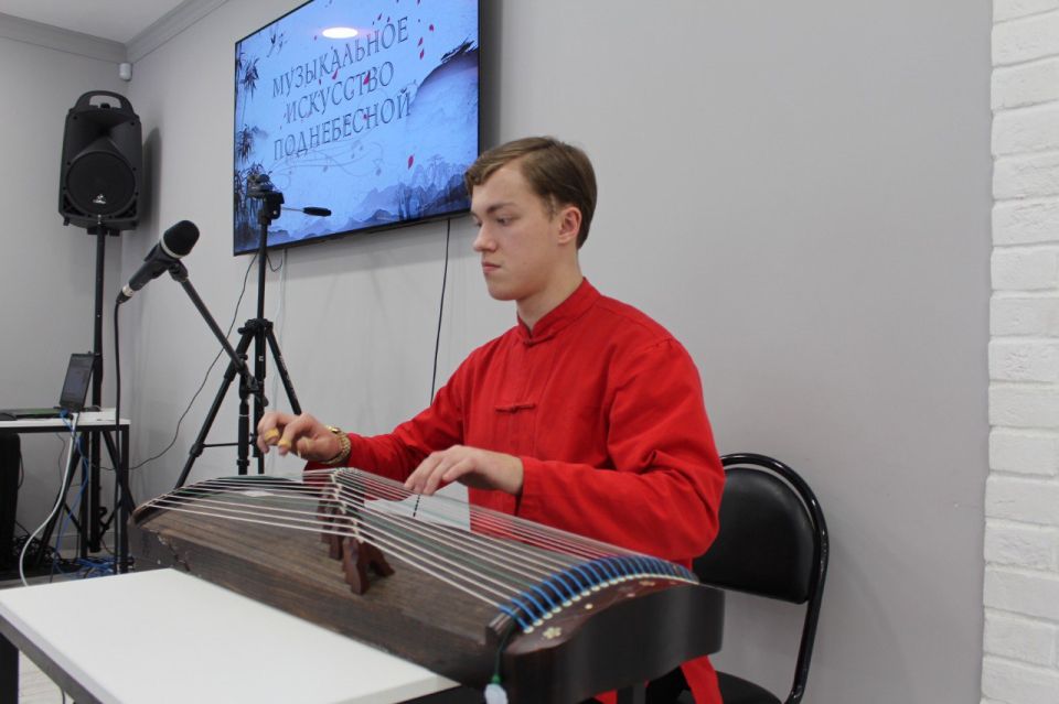 В Специальной библиотеке для слепых имени В.Я. Ерошенко состоялась лекция о музыкальном искусстве Китая