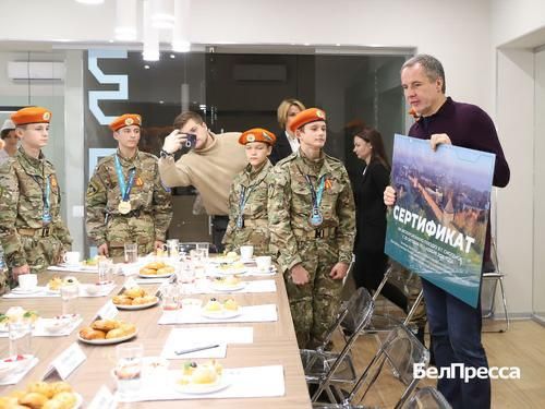 Вячеслав Гладков встретился с бронзовыми призёрами игры «Зарница 2.0»