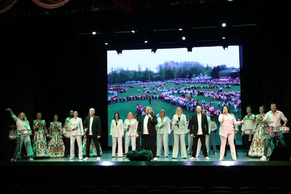 В Центре культурного развития «Форум» города Губкина в рамках областной эстафеты культуры состоялось праздничное мероприятие творческих коллективов Старооскольского городского округа