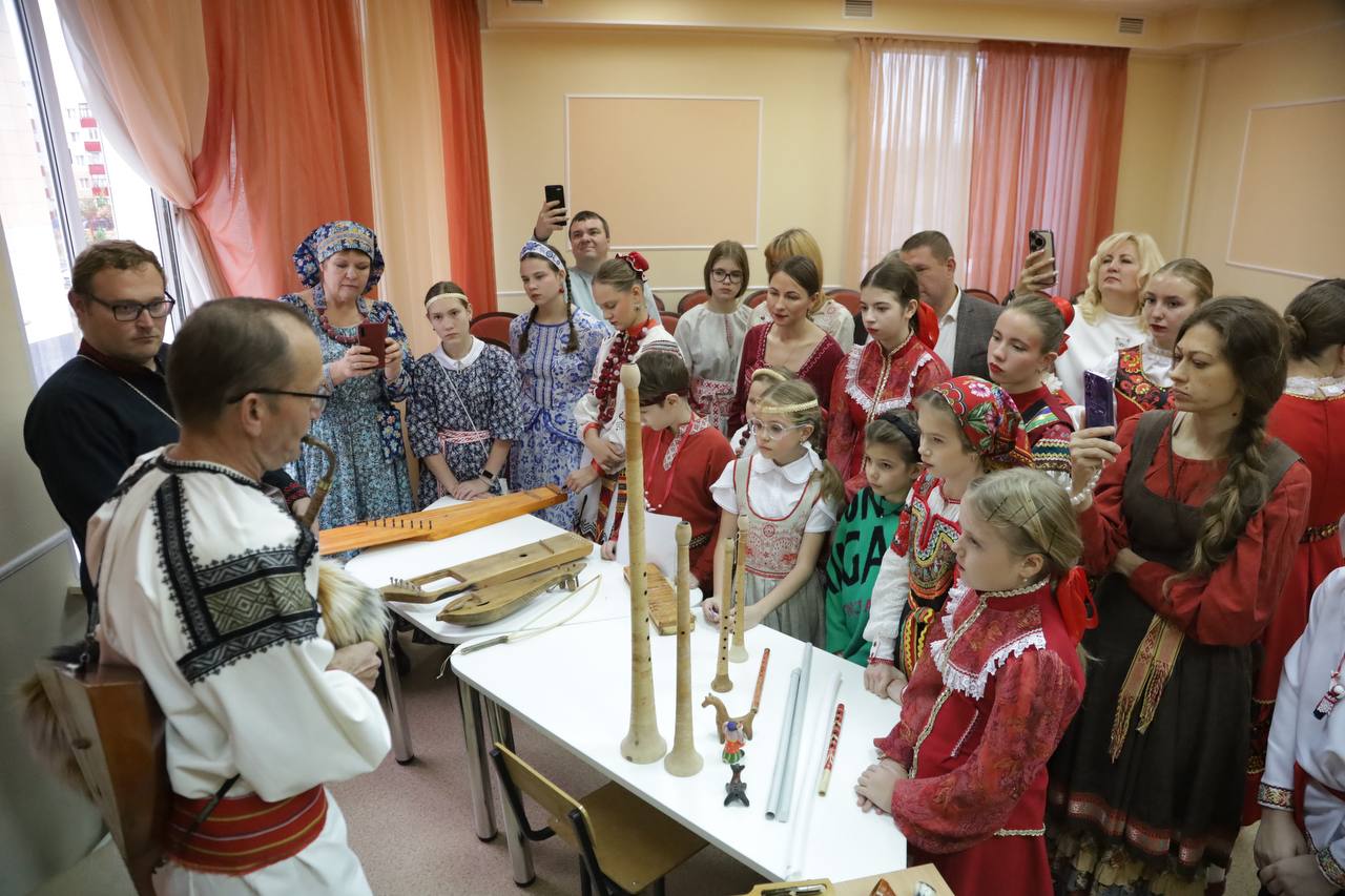 В Центре культурного развития «Оскол» города Нового Оскола состоялся финальный этап детской фольклорной ассамблеи «В поисках исчезающих сокровищ» В Центре культурного развития «Оскол» города Нового Оскола состоялся финальный этап детской фольклорной ассамблеи «В поисках исчезающих сокровищ»