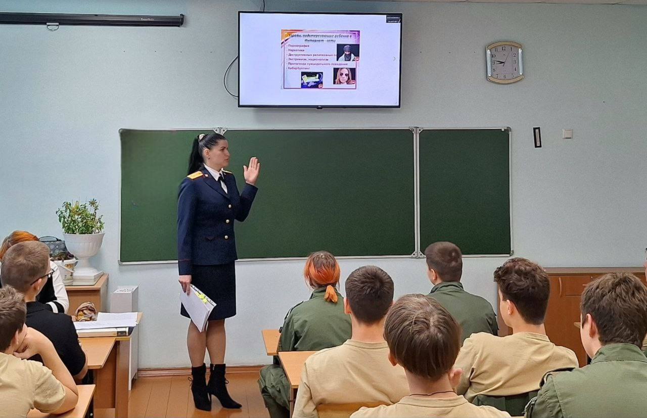 В городе Алексеевка сотрудник регионального управления СК России встретилась со школьниками В городе Алексеевка сотрудник регионального управления СК России встретилась со школьниками