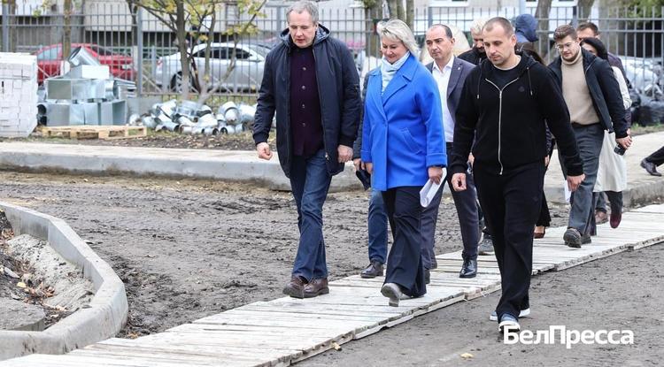 Вячеслав Гладков проверил ход капремонта школы № 21 Старого Оскола