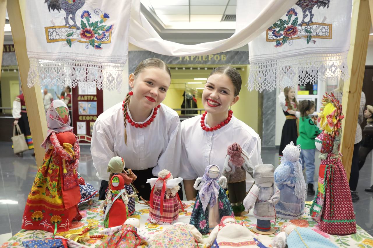 В Центре культурного развития «Оскол» города Нового Оскола состоялся финальный этап детской фольклорной ассамблеи «В поисках исчезающих сокровищ» В Центре культурного развития «Оскол» города Нового Оскола состоялся финальный этап детской фольклорной ассамблеи «В поисках исчезающих сокровищ»