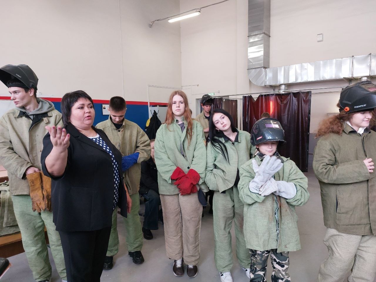 В рамках губернаторского проекта "Детский туризм" школьники 5-9 классов из Краснояружского района отправились в познавательную поездку в Яковлевский муниципальный округ В рамках губернаторского проекта "Детский туризм" школьники 5-9 классов из Краснояружского района отправились в познавательную поездку в Яковлевский муниципальный округ
