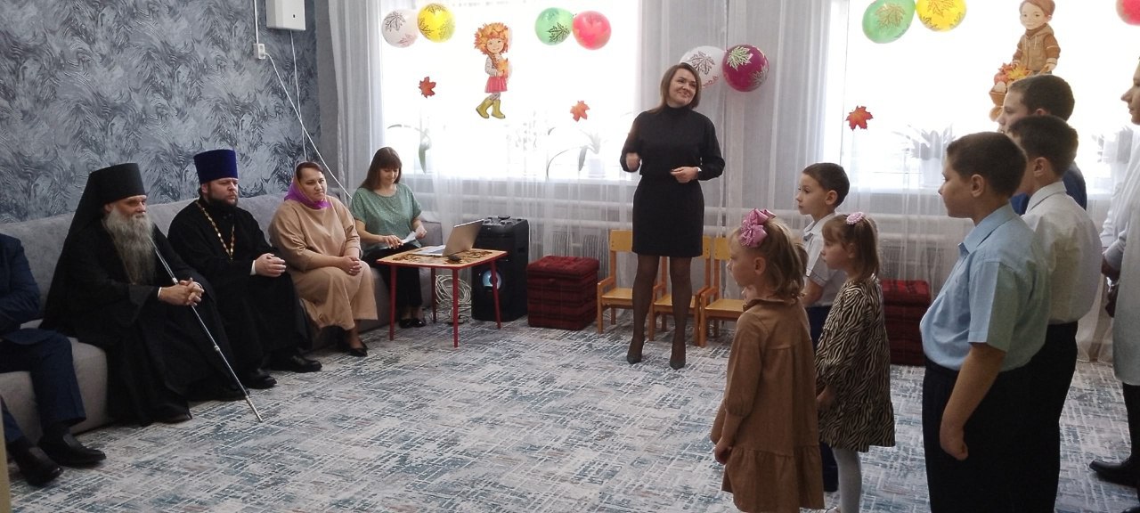 Воспитанников Многопрофильного центра социальной помощи семье и детям «Семья» посетил Преосвященнейший епископ Валуйский и Алексеевский Савва Воспитанников Многопрофильного центра социальной помощи семье и детям «Семья» посетил Преосвященнейший епископ Валуйский и Алексеевский Савва
