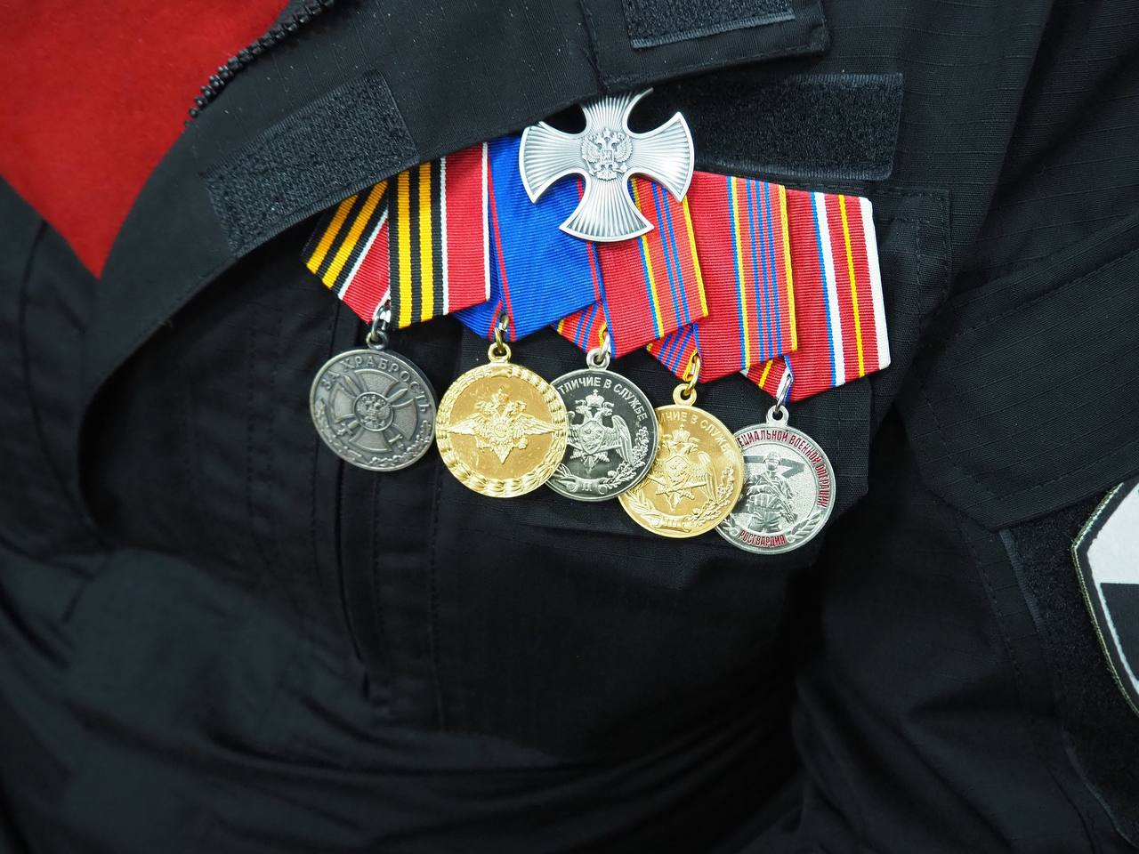 В Белгородской области сотрудникам и военнослужащим Росгвардии вручили государственные награды В Белгородской области сотрудникам и военнослужащим Росгвардии вручили государственные награды