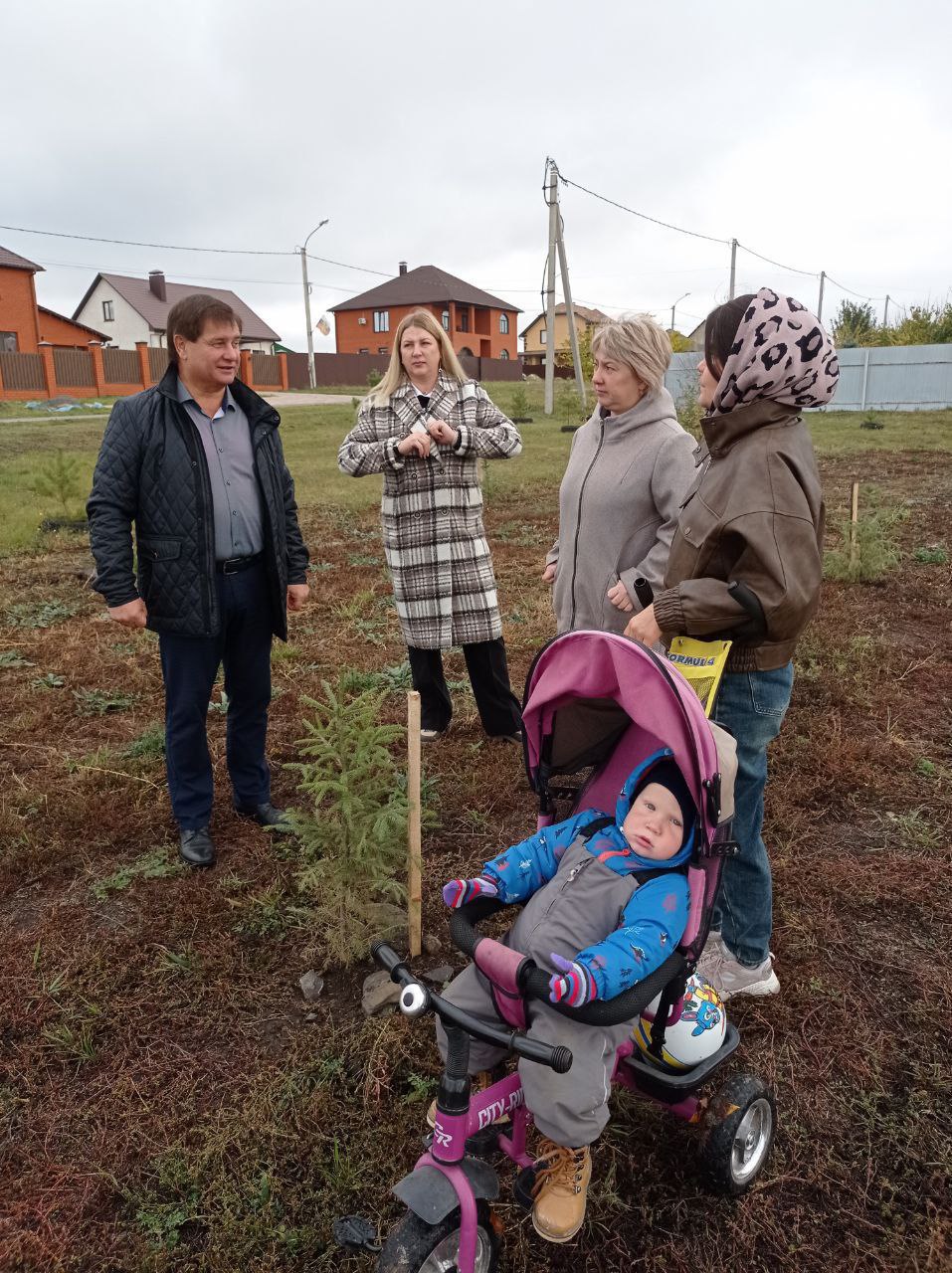 Татьяна Круглякова: В микрорайоне Разумное-71 стало уютнее и зеленее! Татьяна Круглякова: В микрорайоне Разумное-71 стало уютнее и зеленее!