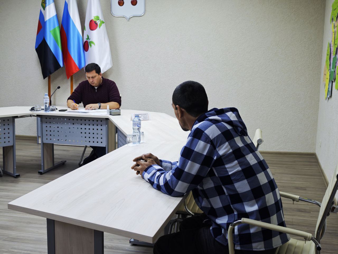 Сегодня Николай Васильевич Нестеров провёл личный приём граждан в администрации района Сегодня Николай Васильевич Нестеров провёл личный приём граждан в администрации района