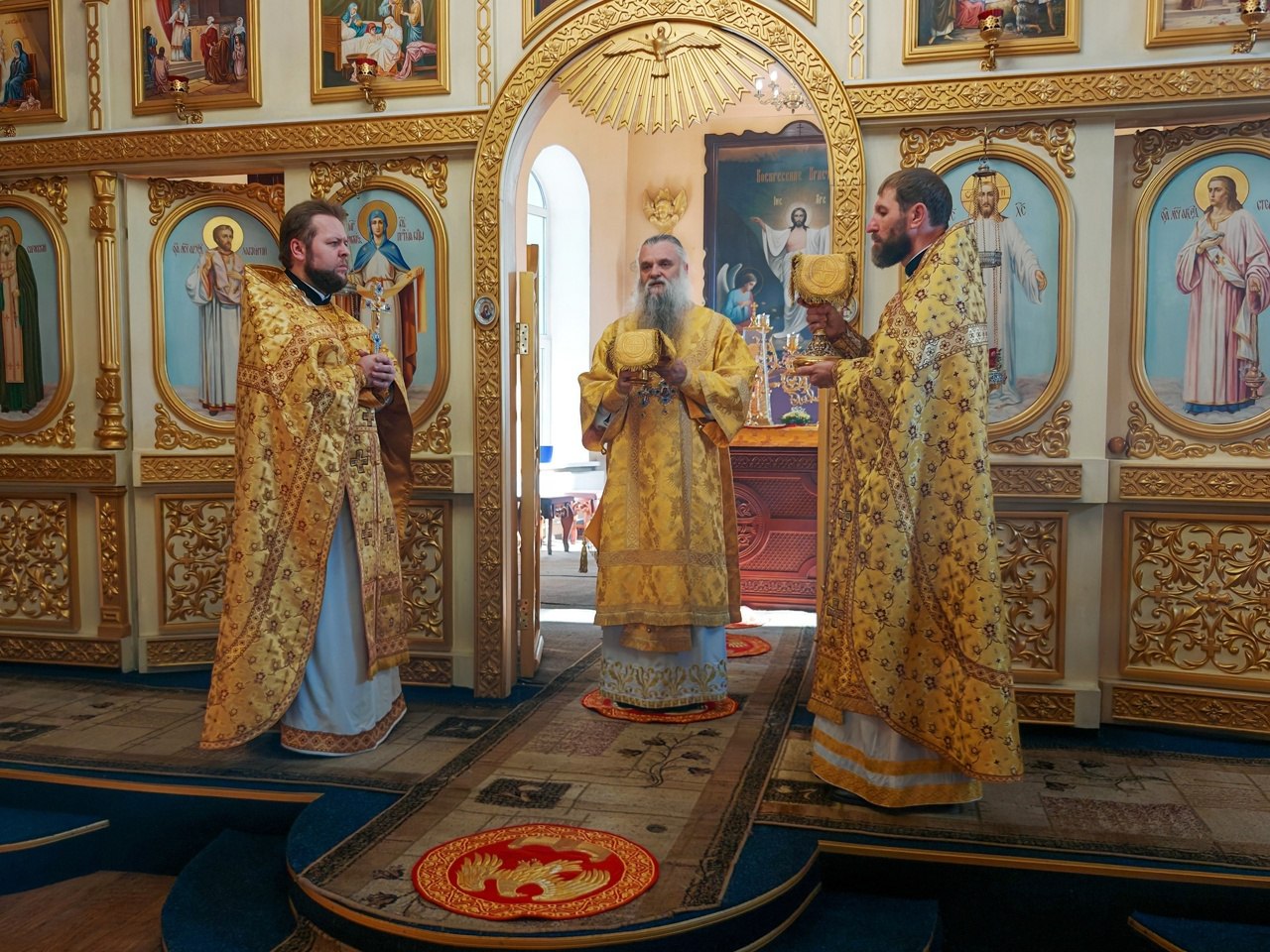 Воспитанников Многопрофильного центра социальной помощи семье и детям «Семья» посетил Преосвященнейший епископ Валуйский и Алексеевский Савва Воспитанников Многопрофильного центра социальной помощи семье и детям «Семья» посетил Преосвященнейший епископ Валуйский и Алексеевский Савва