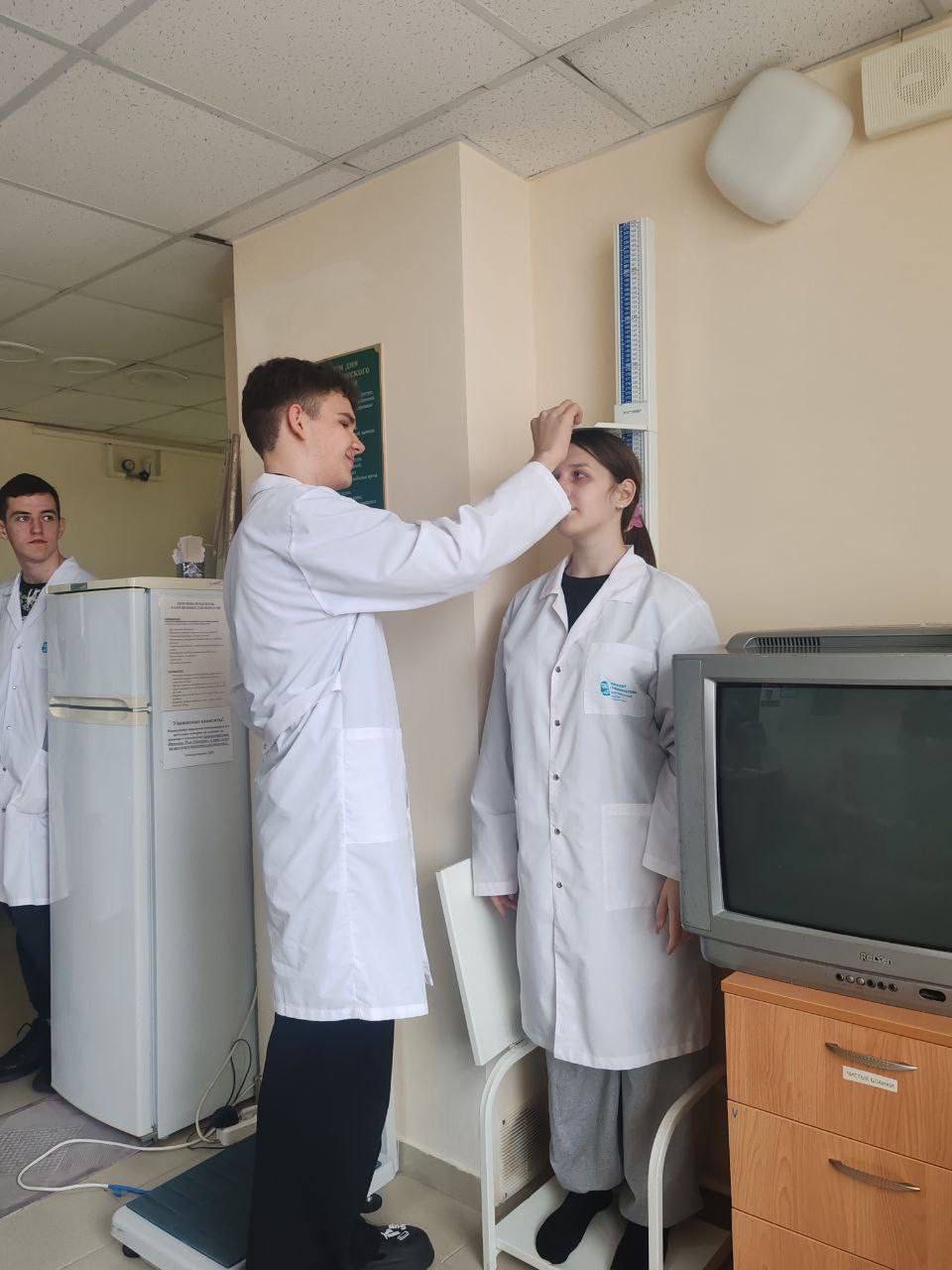 Татьяна Киричкова: С пользой проводят каникулы учащиеся медицинского класса Татьяна Киричкова: С пользой проводят каникулы учащиеся медицинского класса