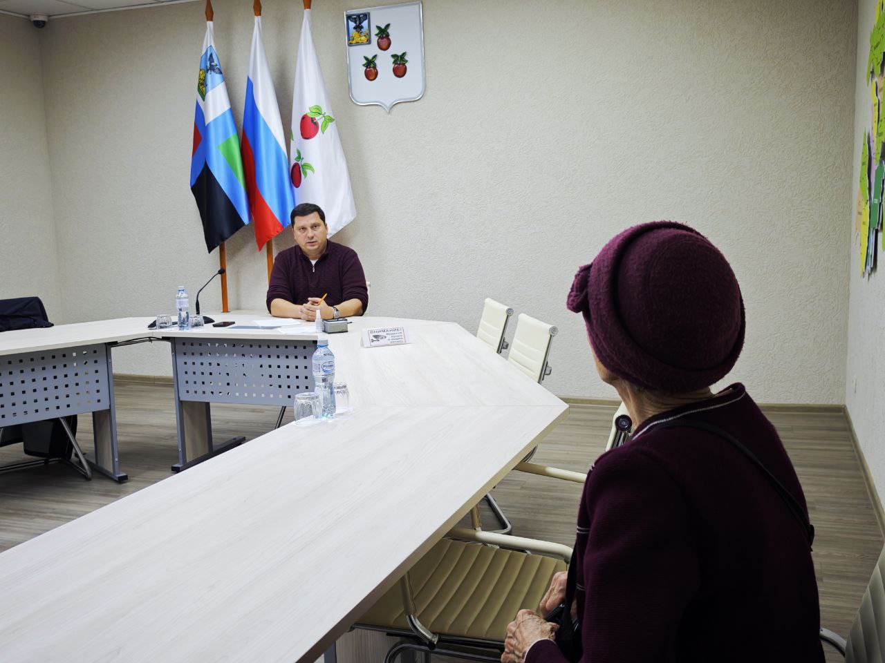 Сегодня Николай Васильевич Нестеров провёл личный приём граждан в администрации района Сегодня Николай Васильевич Нестеров провёл личный приём граждан в администрации района