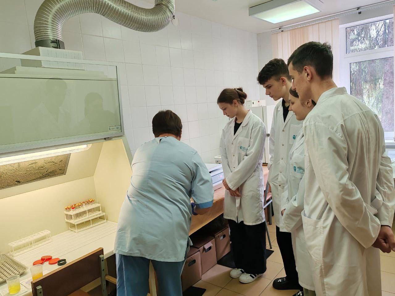 Татьяна Киричкова: С пользой проводят каникулы учащиеся медицинского класса Татьяна Киричкова: С пользой проводят каникулы учащиеся медицинского класса