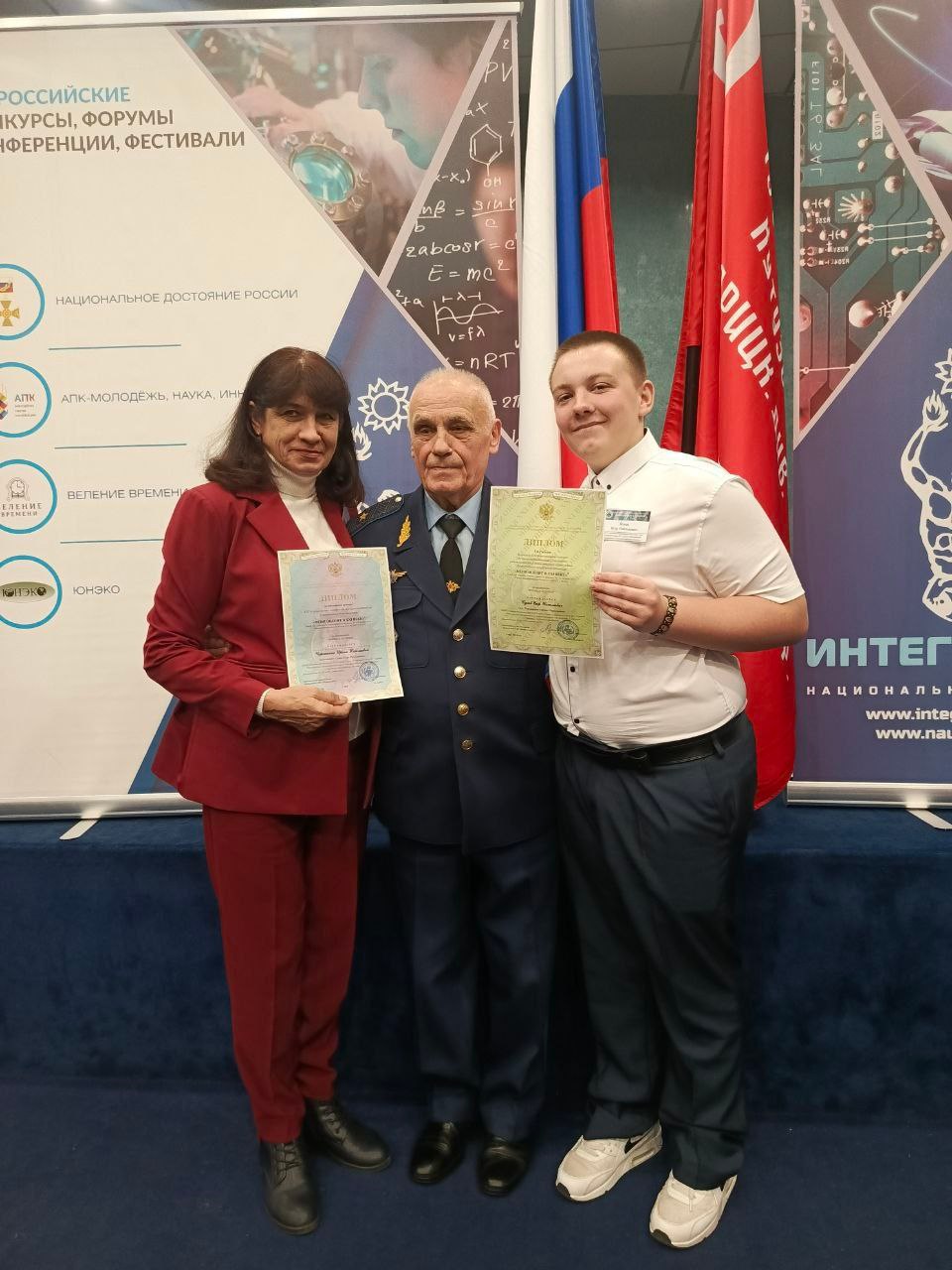 С 21 по 23 октября в Москве проходил очный тур Всероссийского конкурса научно-исследовательских работ детей и молодёжи «Меня оценят в XXI веке», в котором приняли участие шебекинские школьники С 21 по 23 октября в Москве проходил очный тур Всероссийского конкурса научно-исследовательских работ детей и молодёжи «Меня оценят в XXI веке», в котором приняли участие шебекинские школьники