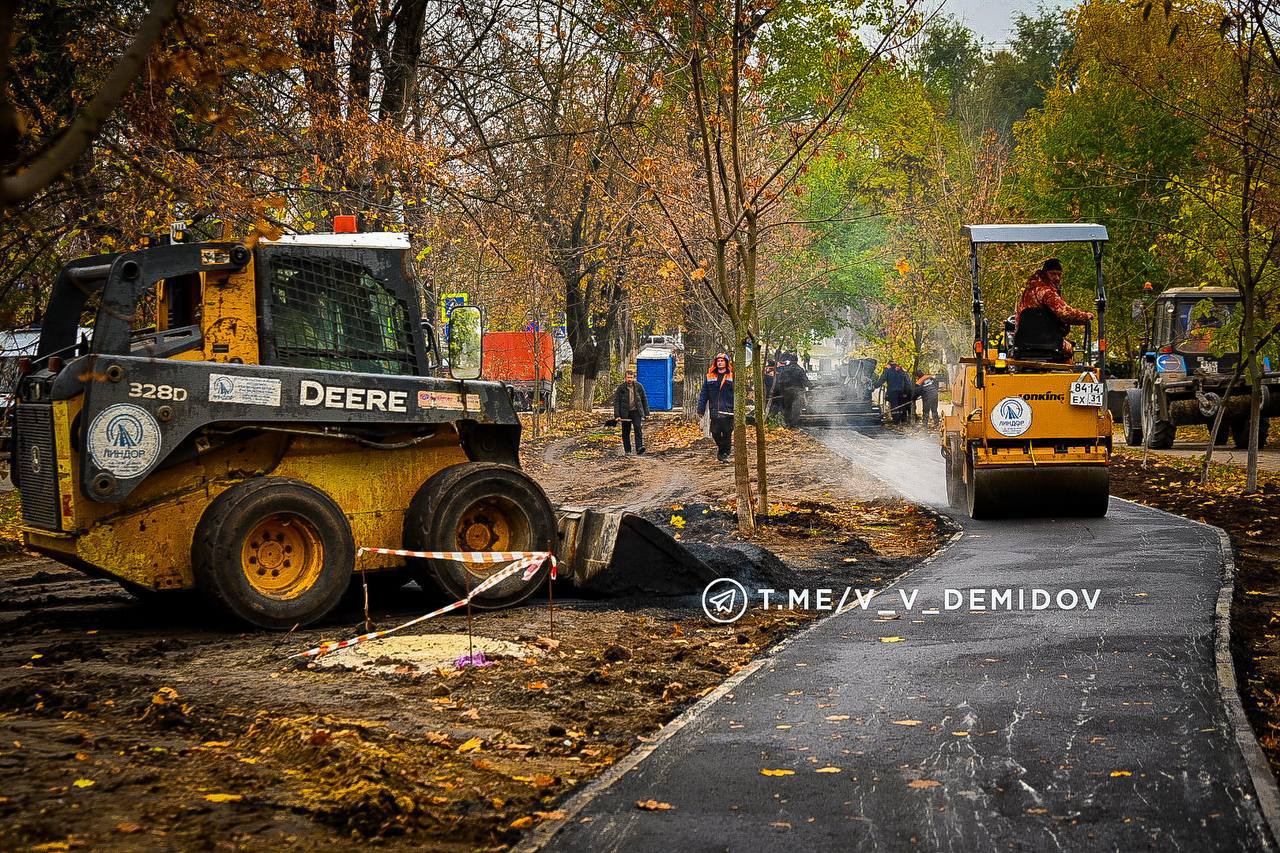 Валентин Демидов: Строители приступили к асфальтированию новой велодорожки на участке от ул. Мичурина до ул. Студенческой Валентин Демидов: Строители приступили к асфальтированию новой велодорожки на участке от ул. Мичурина до ул. Студенческой