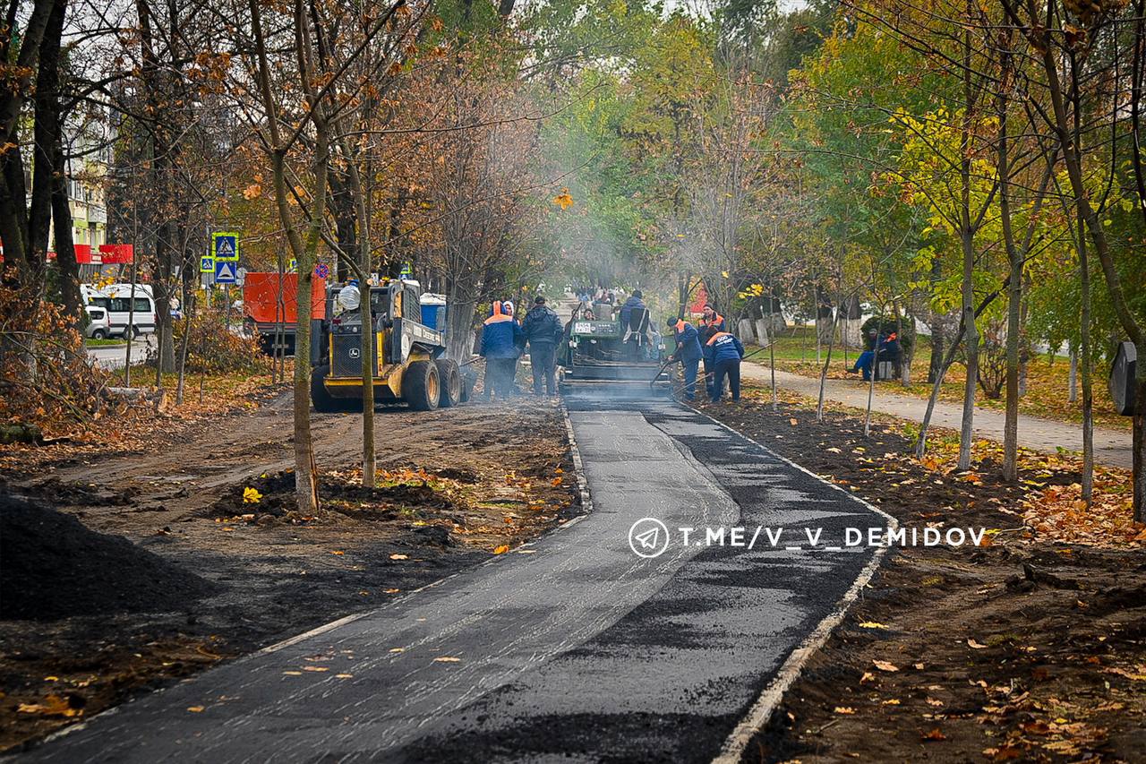 Валентин Демидов: Строители приступили к асфальтированию новой велодорожки на участке от ул. Мичурина до ул. Студенческой Валентин Демидов: Строители приступили к асфальтированию новой велодорожки на участке от ул. Мичурина до ул. Студенческой