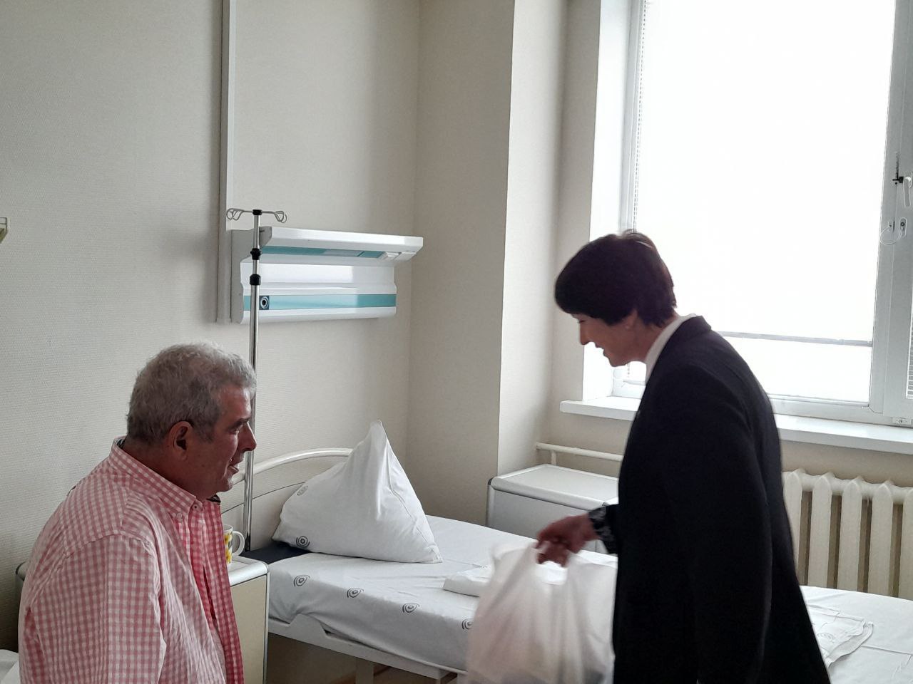 Татьяна Круглякова: Проведала мирных раненых в городских больницах Татьяна Круглякова: Проведала мирных раненых в городских больницах