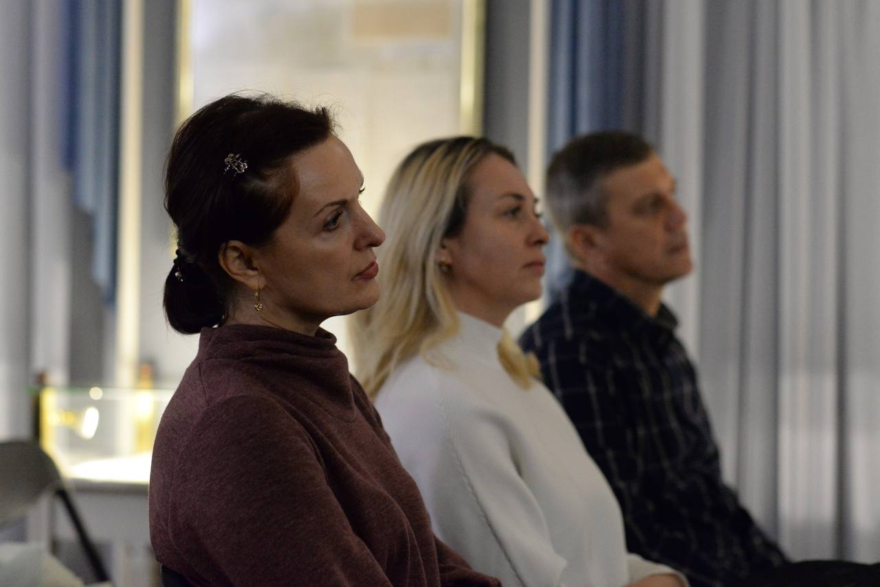 В Белгородском государственном литературном музее прошло музыкально-поэтическое представление «За пацанов», подготовленное творческим объединением «Культурная черта» В Белгородском государственном литературном музее прошло музыкально-поэтическое представление «За пацанов», подготовленное творческим объединением «Культурная черта»