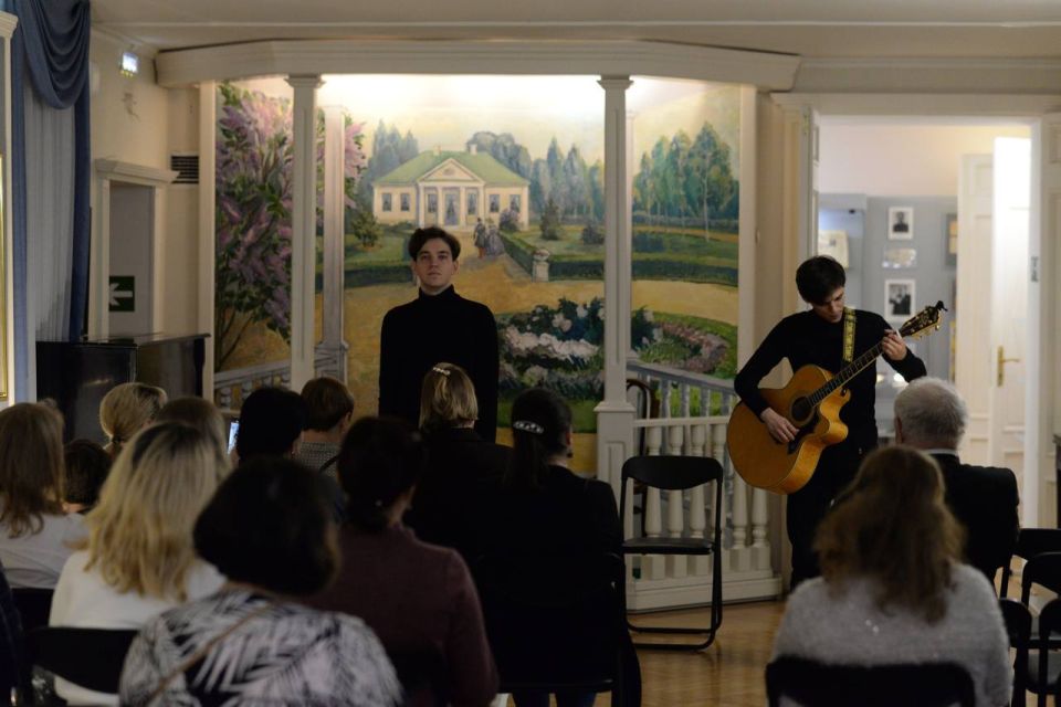 В Белгородском государственном литературном музее прошло музыкально-поэтическое представление «За пацанов», подготовленное творческим объединением «Культурная черта»