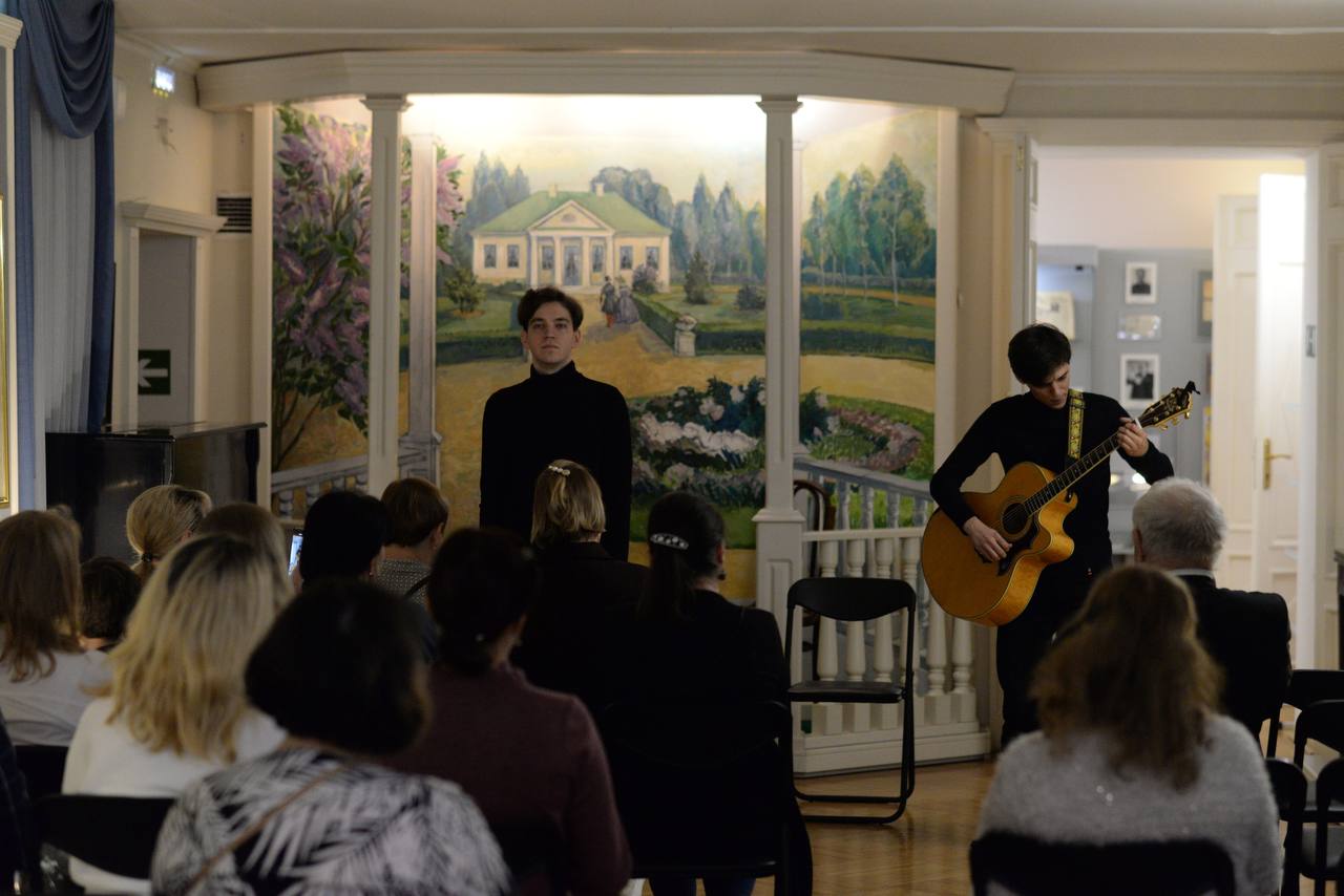 В Белгородском государственном литературном музее прошло музыкально-поэтическое представление «За пацанов», подготовленное творческим объединением «Культурная черта»