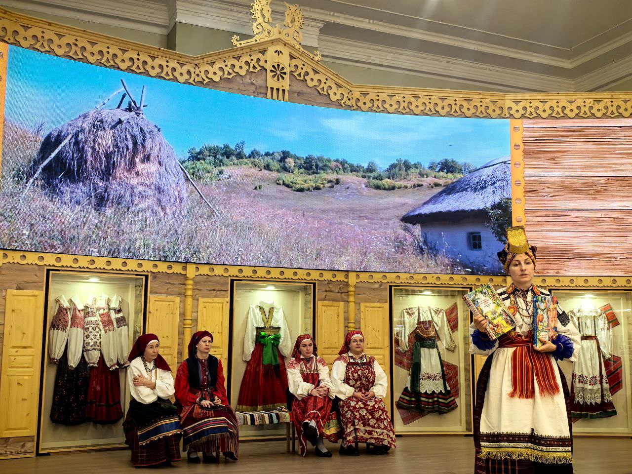 В Белгородском государственном музее народной культуры состоялась просветительская программа «Школа русского фольклора» В Белгородском государственном музее народной культуры состоялась просветительская программа «Школа русского фольклора»