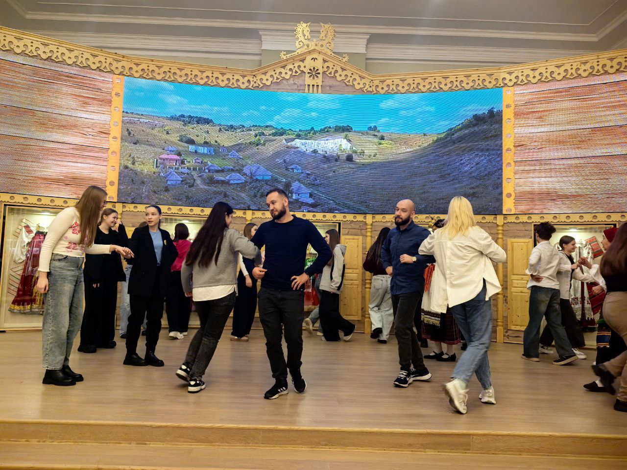 В Белгородском государственном музее народной культуры состоялась просветительская программа «Школа русского фольклора» В Белгородском государственном музее народной культуры состоялась просветительская программа «Школа русского фольклора»