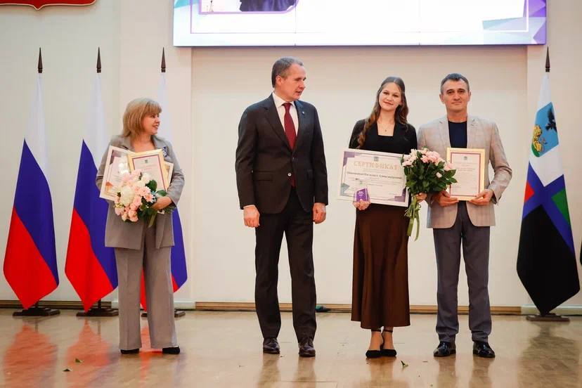 Обучающиеся Пролетарской детской школы искусств Василиса Никонова и София Косенко стали получателями именной стипендии губернатора Белгородской области Обучающиеся Пролетарской детской школы искусств Василиса Никонова и София Косенко стали получателями именной стипендии губернатора Белгородской области