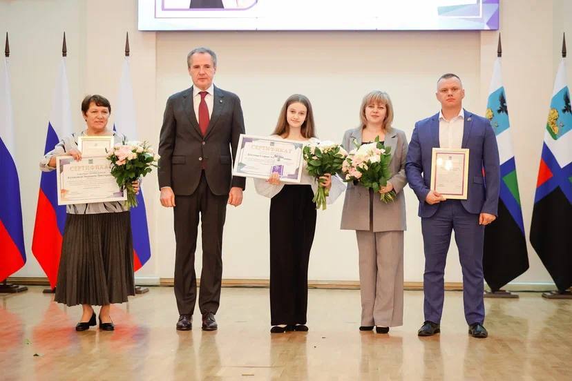 Обучающиеся Пролетарской детской школы искусств Василиса Никонова и София Косенко стали получателями именной стипендии губернатора Белгородской области Обучающиеся Пролетарской детской школы искусств Василиса Никонова и София Косенко стали получателями именной стипендии губернатора Белгородской области