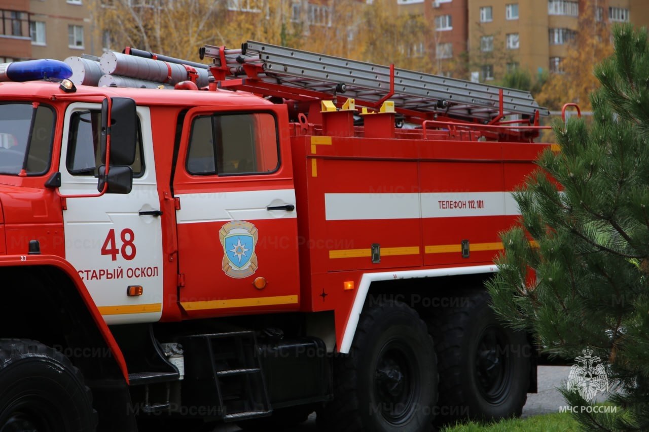 Пожарно-тактические учения прошли в одной из школ Старого Оскола