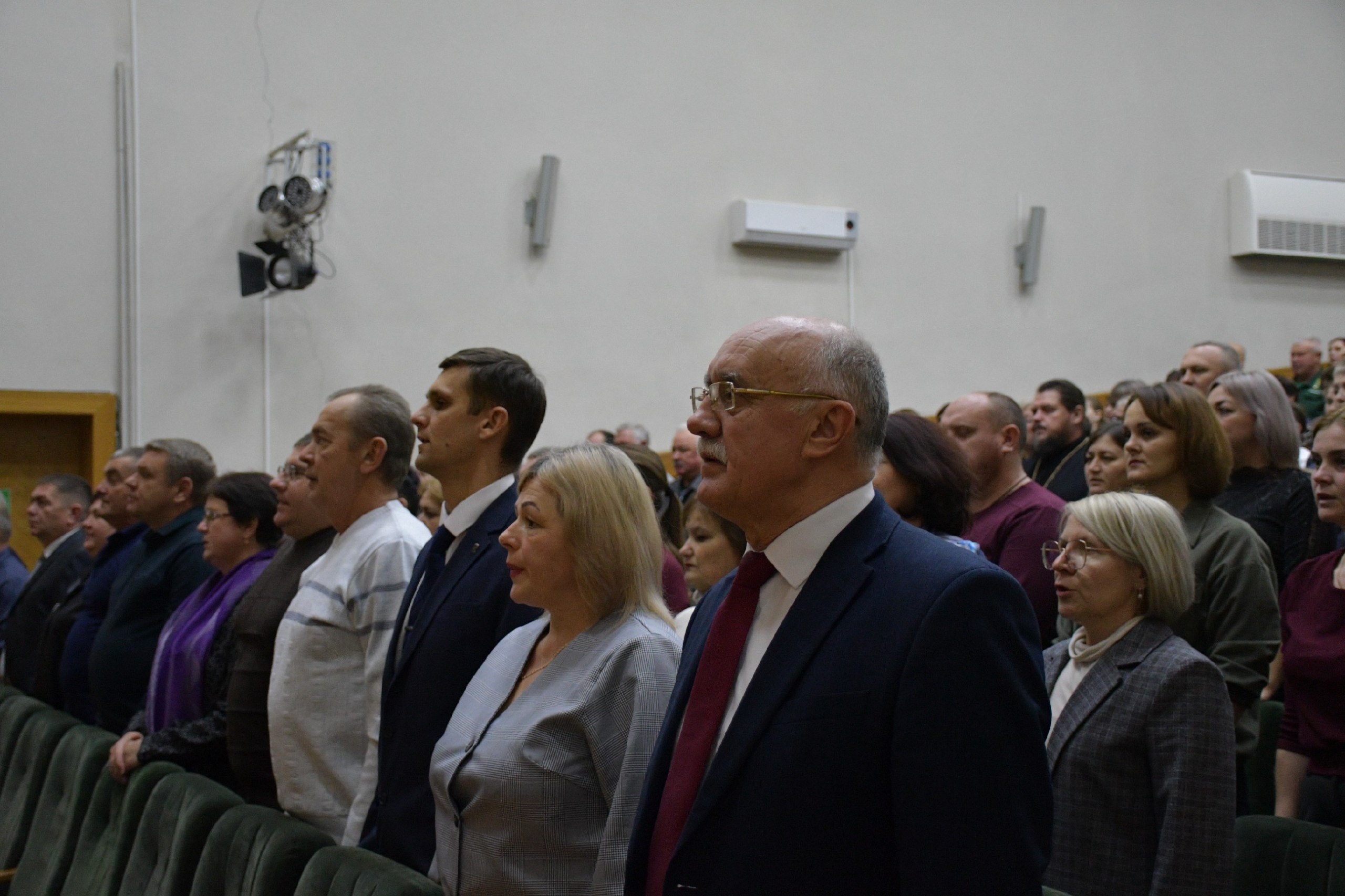 Александр Полторабатько: Дорогие земляки!. Сегодня я вступил в должность главы Красненского муниципального округа Александр Полторабатько: Дорогие земляки!. Сегодня я вступил в должность главы Красненского муниципального округа