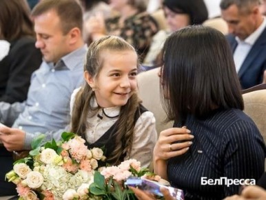 Вячеслав Гладков вручил награды губернаторским стипендиатам в сфере культуры