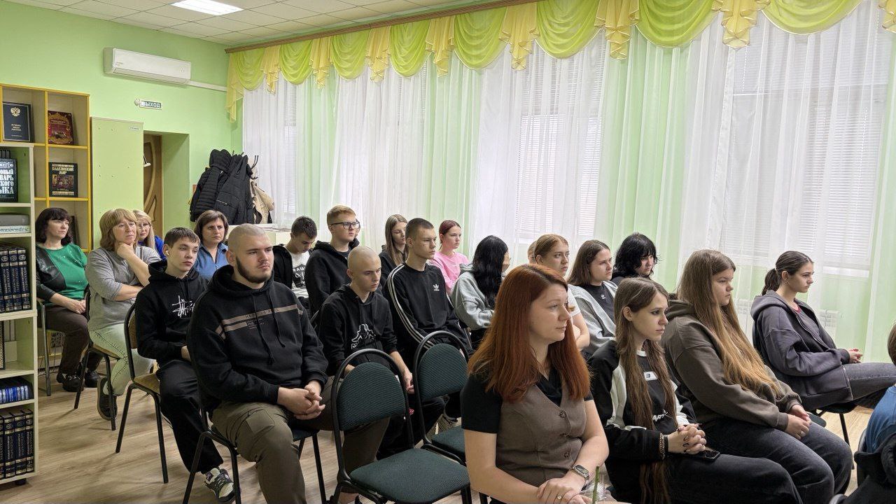 Владимир Переверзев: В центральной районной библиотеке имени П.Я. Барвинского прошла патриотическая встреча с молодёжью «Zа нашу Победу. СВОих не бросаем» Владимир Переверзев: В центральной районной библиотеке имени П.Я. Барвинского прошла патриотическая встреча с молодёжью «Zа нашу Победу. СВОих не бросаем»