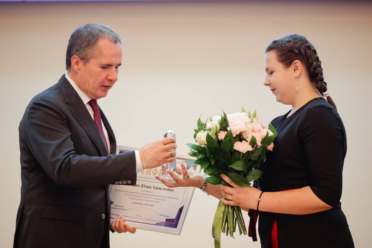 Владимир Жданов: Талантливые старооскольцы отмечены Губернаторской стипендией в области культуры Владимир Жданов: Талантливые старооскольцы отмечены Губернаторской стипендией в области культуры