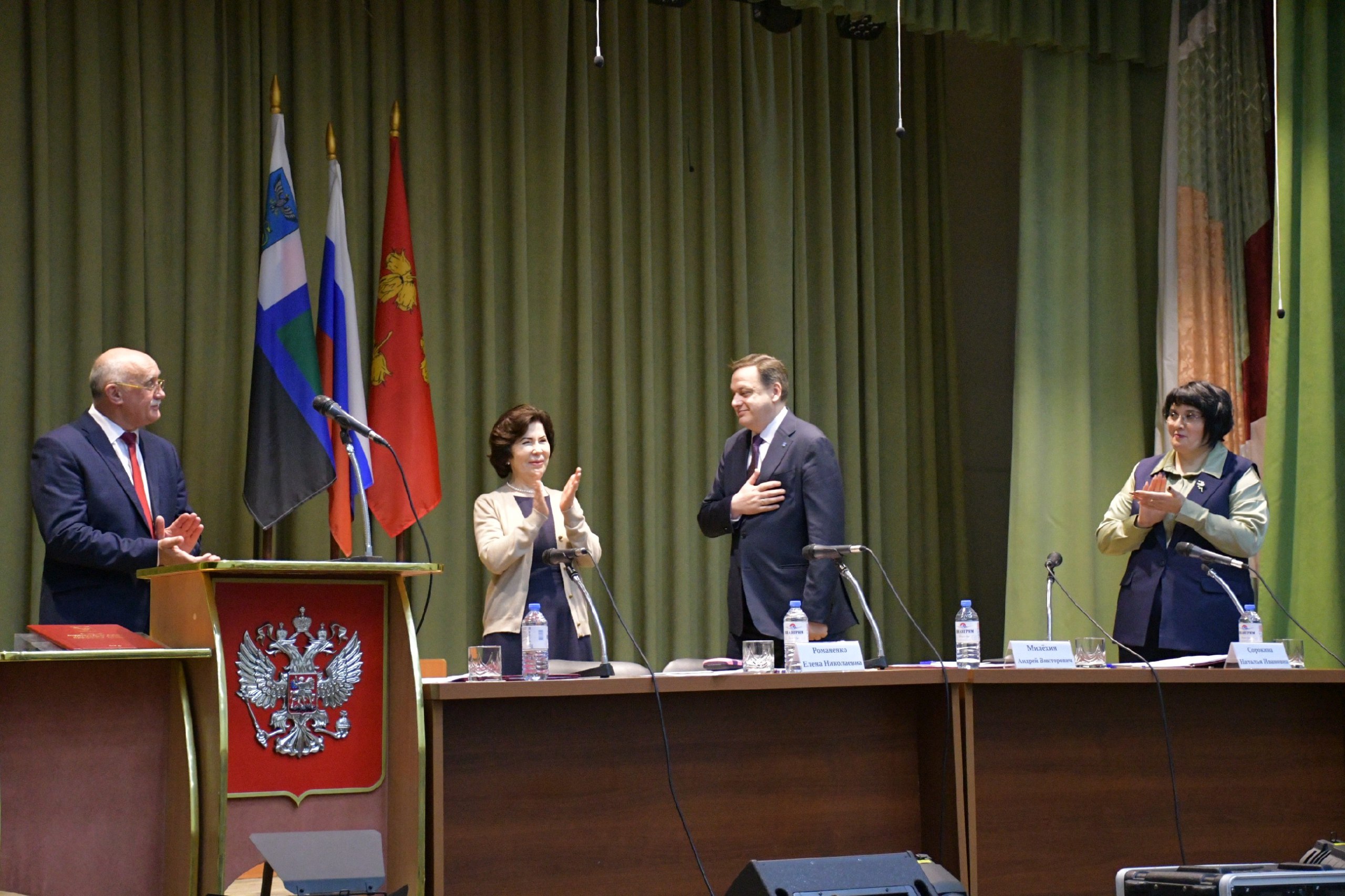 Александр Полторабатько: Дорогие земляки!. Сегодня я вступил в должность главы Красненского муниципального округа Александр Полторабатько: Дорогие земляки!. Сегодня я вступил в должность главы Красненского муниципального округа