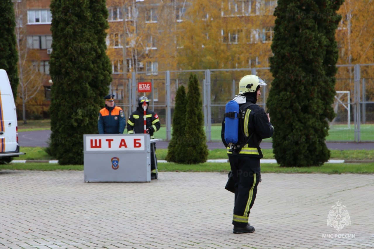 Пожарно-тактические учения прошли в одной из школ Старого Оскола Пожарно-тактические учения прошли в одной из школ Старого Оскола