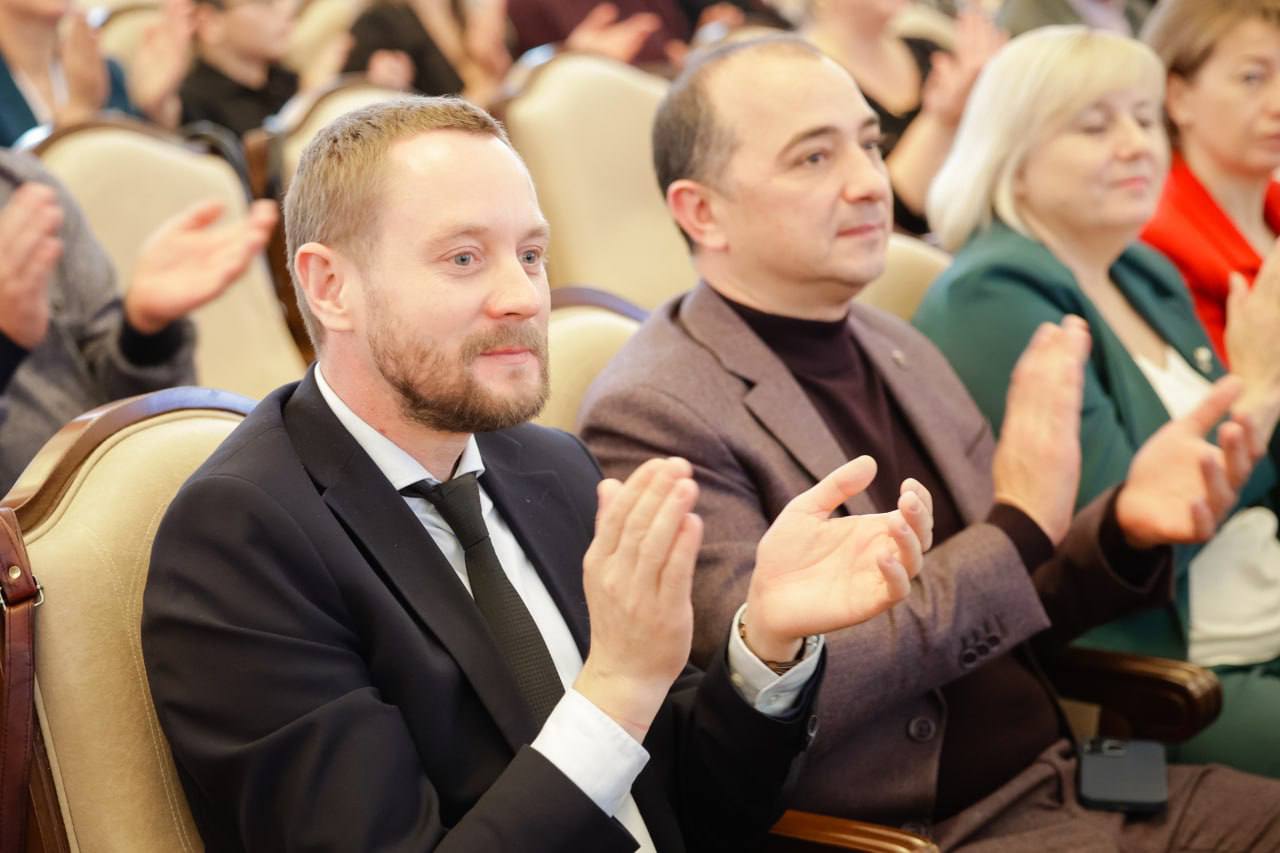 Владимир Жданов: Талантливые старооскольцы отмечены Губернаторской стипендией в области культуры Владимир Жданов: Талантливые старооскольцы отмечены Губернаторской стипендией в области культуры