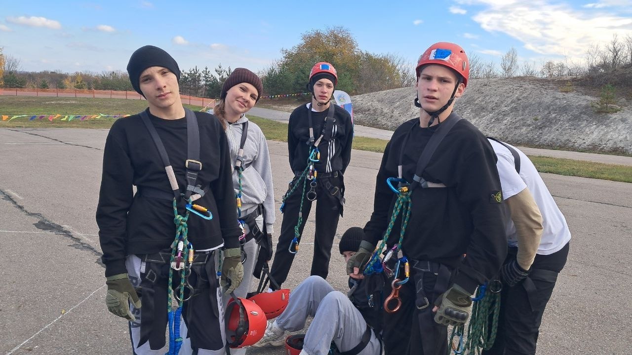 Команда первичного отделения «Движения первых» Вейделевской средней школы достойно представила наш район на областном туристическом слёте Команда первичного отделения «Движения первых» Вейделевской средней школы достойно представила наш район на областном туристическом слёте