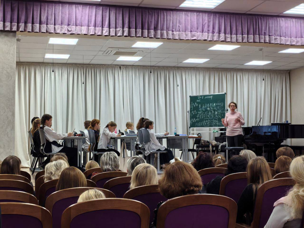 На базе детских школ искусств в городе Старом Осколе состоялись мастер-классы в рамках Всероссийского проекта «Новое передвижничество» На базе детских школ искусств в городе Старом Осколе состоялись мастер-классы в рамках Всероссийского проекта «Новое передвижничество»