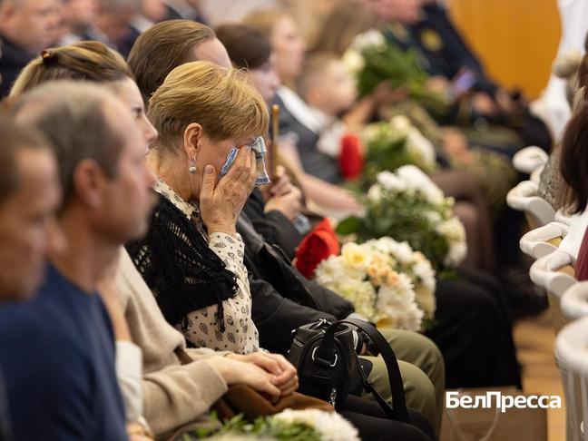 Семьям белгородцев, погибших на СВО, передали государственные награды Семьям белгородцев, погибших на СВО, передали государственные награды