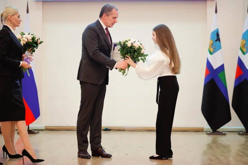 Обучающиеся Пролетарской детской школы искусств Василиса Никонова и София Косенко стали получателями именной стипендии губернатора Белгородской области Обучающиеся Пролетарской детской школы искусств Василиса Никонова и София Косенко стали получателями именной стипендии губернатора Белгородской области