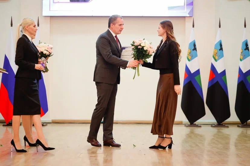 Обучающиеся Пролетарской детской школы искусств Василиса Никонова и София Косенко стали получателями именной стипендии губернатора Белгородской области Обучающиеся Пролетарской детской школы искусств Василиса Никонова и София Косенко стали получателями именной стипендии губернатора Белгородской области