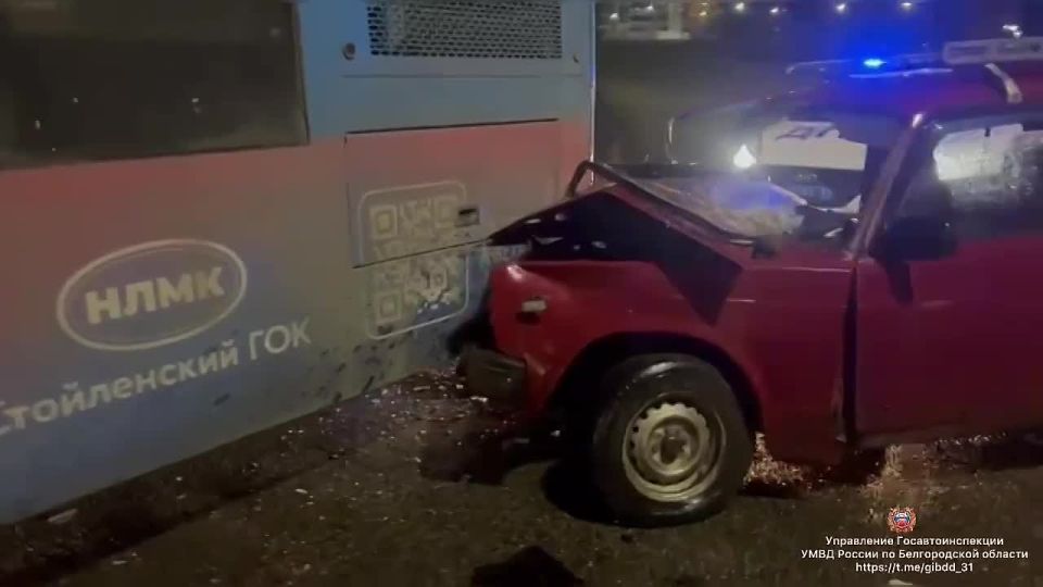 #СВОДКА_ДТП. По предварительным данным, вчера около 17 часов 50 минут на пр. Угарова г. Старый Оскол 47-летний водитель, управляя автомобилем «ВАЗ 2104», совершил наезд на стоящий автобус «МАЗ» В результате ДТП водитель...