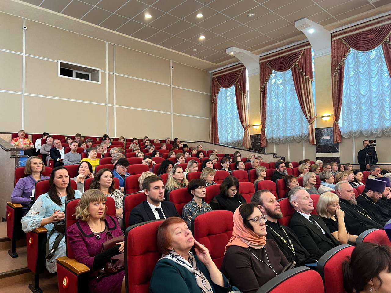 Михаил Лобазнов: Сегодня в Губкине прошли XIII Епархиальные образовательные чтения на тему «Просвещение и нравственность: формирование личности и вызовы времени» Михаил Лобазнов: Сегодня в Губкине прошли XIII Епархиальные образовательные чтения на тему «Просвещение и нравственность: формирование личности и вызовы времени»