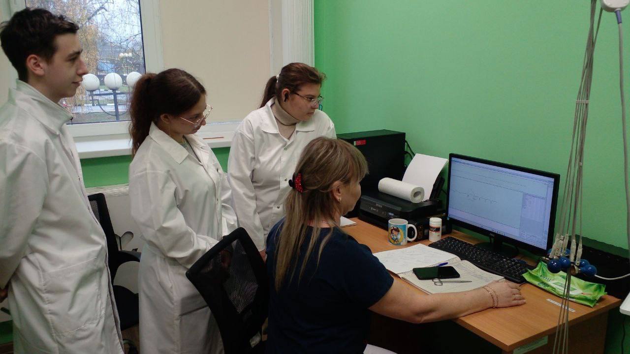 Осенние каникулы для обучающихся медицинских классов начались с практики на базе лечебных учреждений Шебекинского округа, включая Шебекинскую и Большетроицкую районные больницы, а также Белянскую амбулаторию Осенние каникулы для обучающихся медицинских классов начались с практики на базе лечебных учреждений Шебекинского округа, включая Шебекинскую и Большетроицкую районные больницы, а также Белянскую амбулаторию