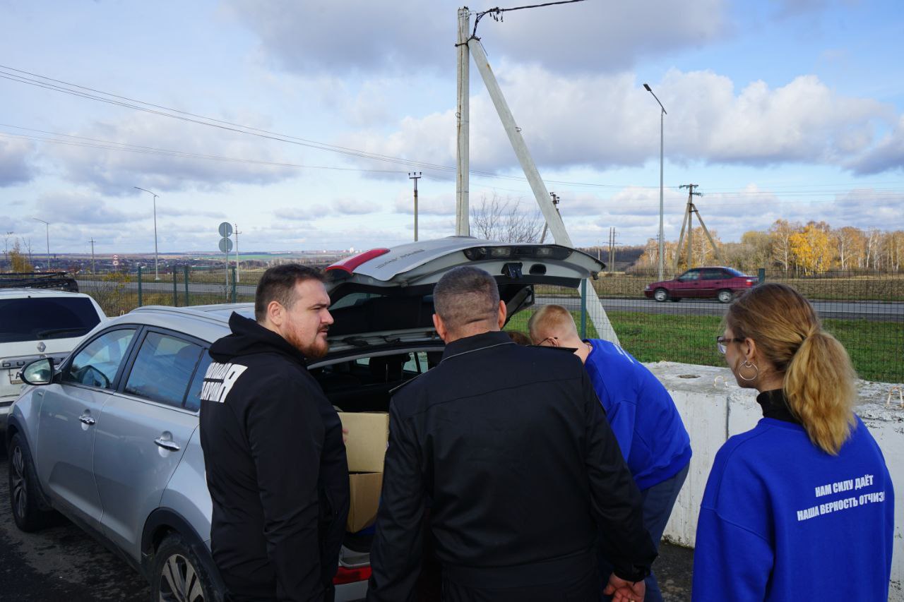 Олег Медведев: Сегодня Молодогвардейцы совместно с Экоохотнадзором Белгородской области в рамках Федерального партийного проекта «Защита Животного Мира» оказали гуманитарную помощь Яковлевскому приюту запасом корма