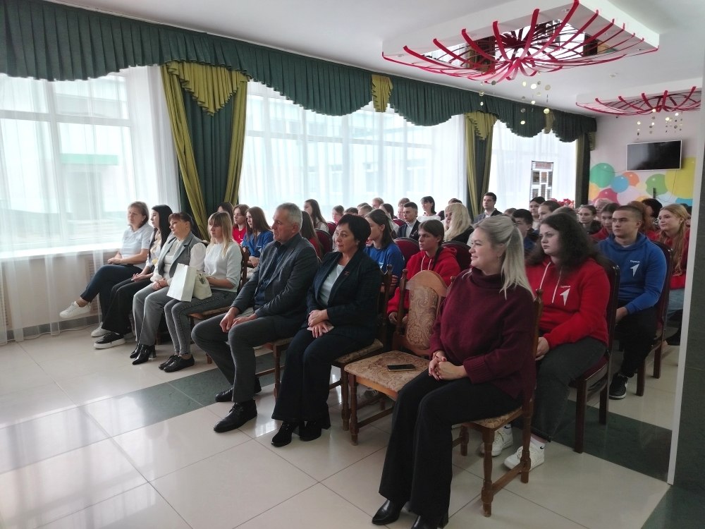 В Вейделевском центре культурного развития состоялась встреча с руководителем регионального отделения Белгородской области движения детей и молодёжи «Движение Первых» Алиной Колотиловой и её командой В Вейделевском центре культурного развития состоялась встреча с руководителем регионального отделения Белгородской области движения детей и молодёжи «Движение Первых» Алиной Колотиловой и её командой