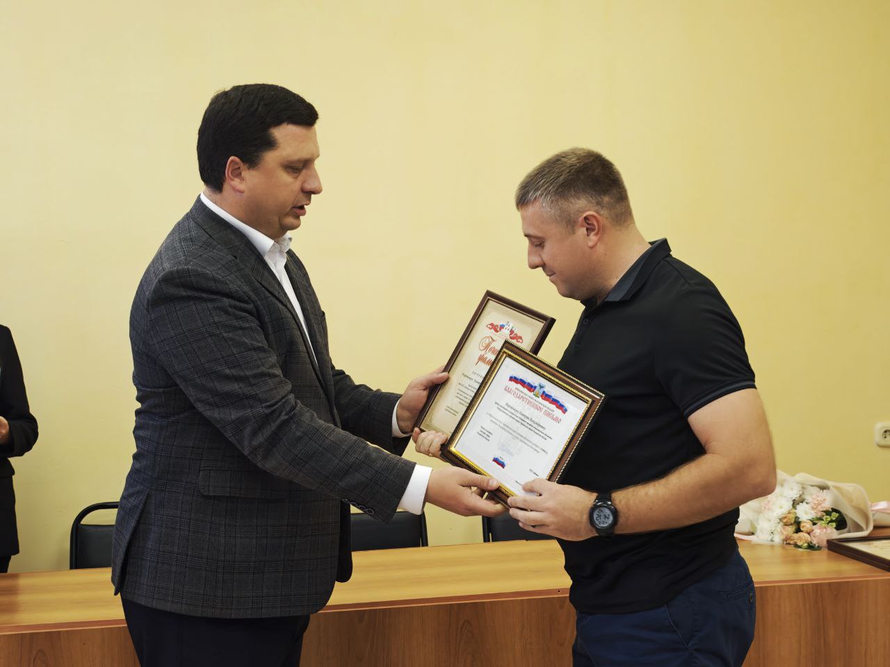 Николай Нестеров: Лично поздравил с профессиональным праздником и вручил заслуженные награды нашим тренерам и преподавателям физической культуры Николай Нестеров: Лично поздравил с профессиональным праздником и вручил заслуженные награды нашим тренерам и преподавателям физической культуры