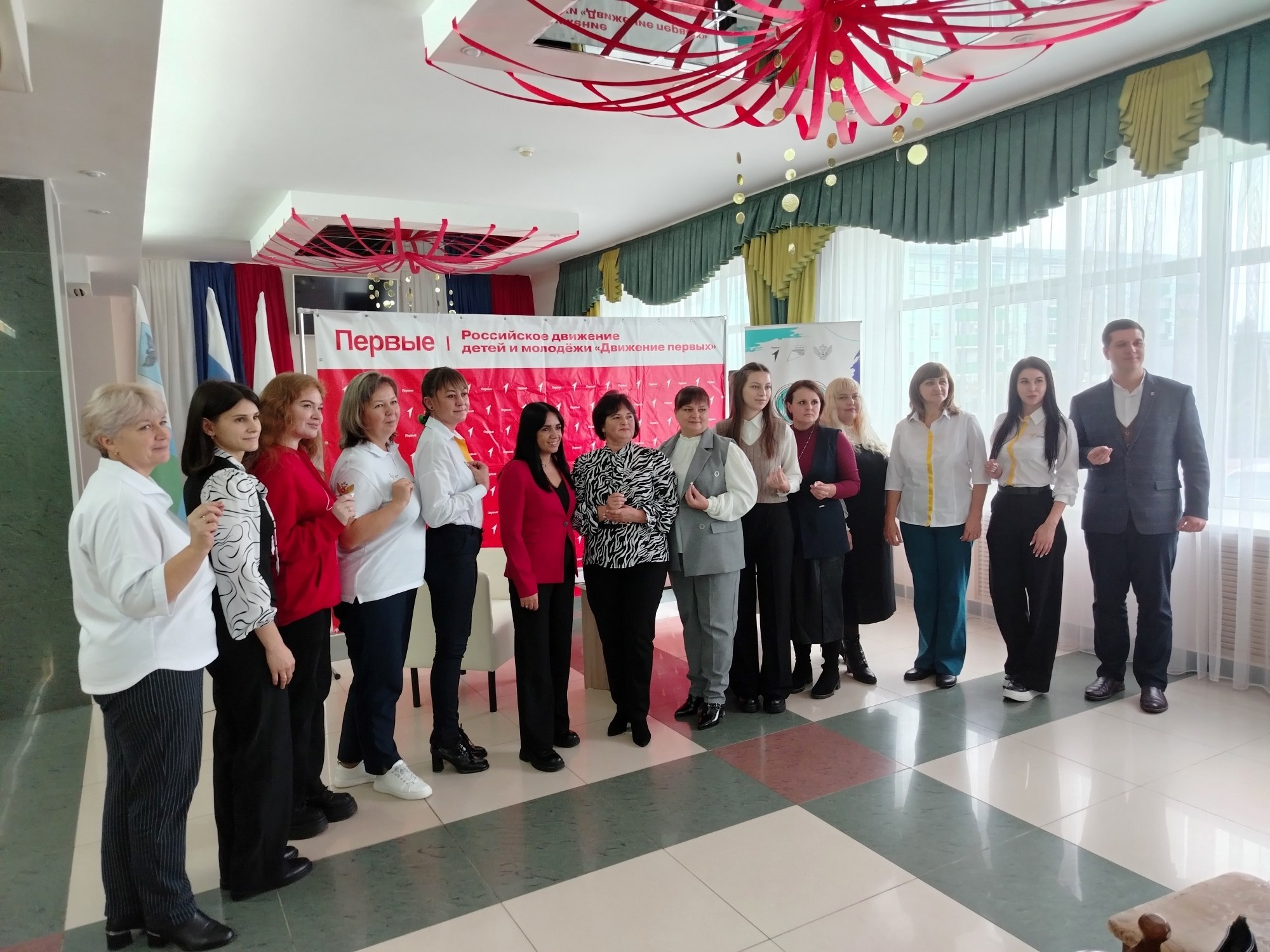 В Вейделевском центре культурного развития состоялась встреча с руководителем регионального отделения Белгородской области движения детей и молодёжи «Движение Первых» Алиной Колотиловой и её командой В Вейделевском центре культурного развития состоялась встреча с руководителем регионального отделения Белгородской области движения детей и молодёжи «Движение Первых» Алиной Колотиловой и её командой