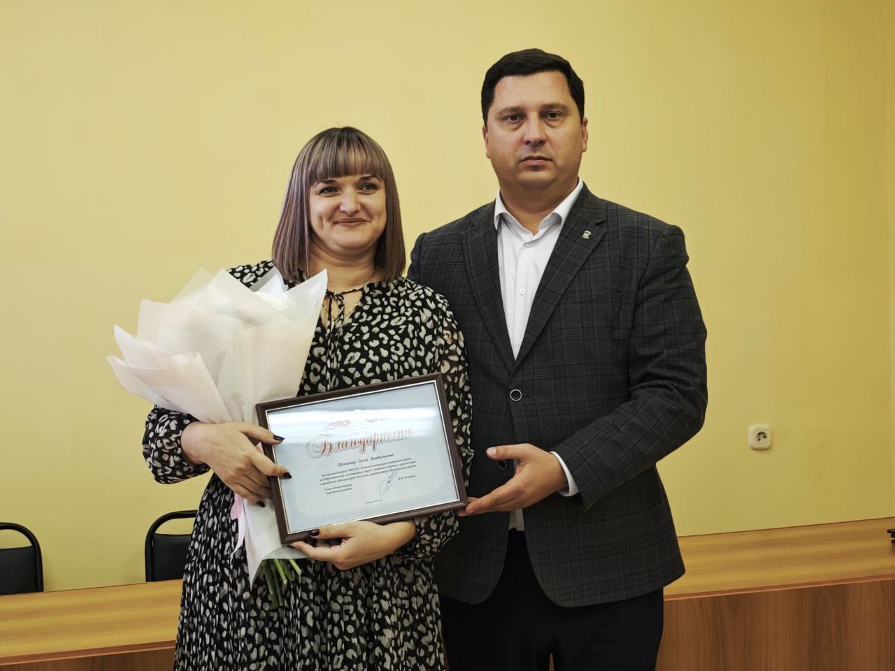 Николай Нестеров: Лично поздравил с профессиональным праздником и вручил заслуженные награды нашим тренерам и преподавателям физической культуры Николай Нестеров: Лично поздравил с профессиональным праздником и вручил заслуженные награды нашим тренерам и преподавателям физической культуры