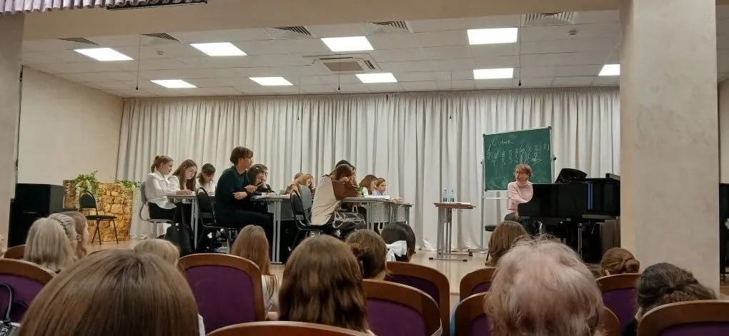 Преподаватели Детской школы искусств города Шебекино С. С. Лукьяненко и И. А. Швец приняли участие в творческих мастерских уникального общероссийского проекта «Новое передвижничество» Преподаватели Детской школы искусств города Шебекино С. С. Лукьяненко и И. А. Швец приняли участие в творческих мастерских уникального общероссийского проекта «Новое передвижничество»