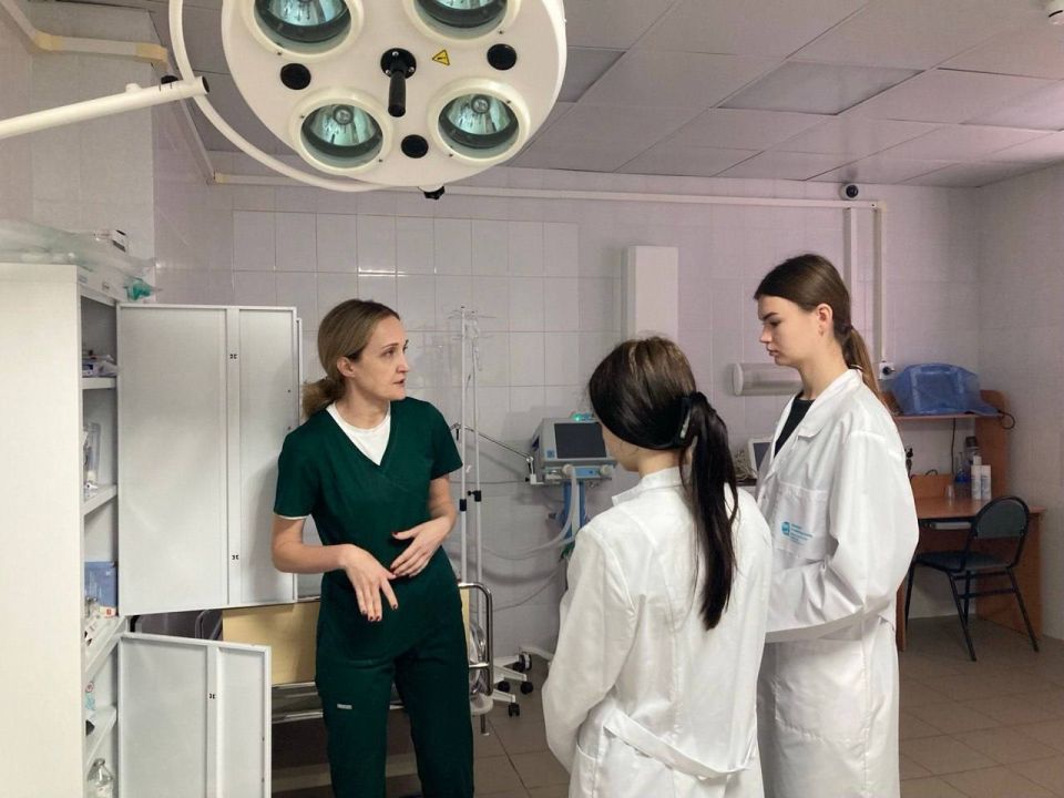 Осенние каникулы для обучающихся медицинских классов начались с практики на базе лечебных учреждений Шебекинского округа, включая Шебекинскую и Большетроицкую районные больницы, а также Белянскую амбулаторию